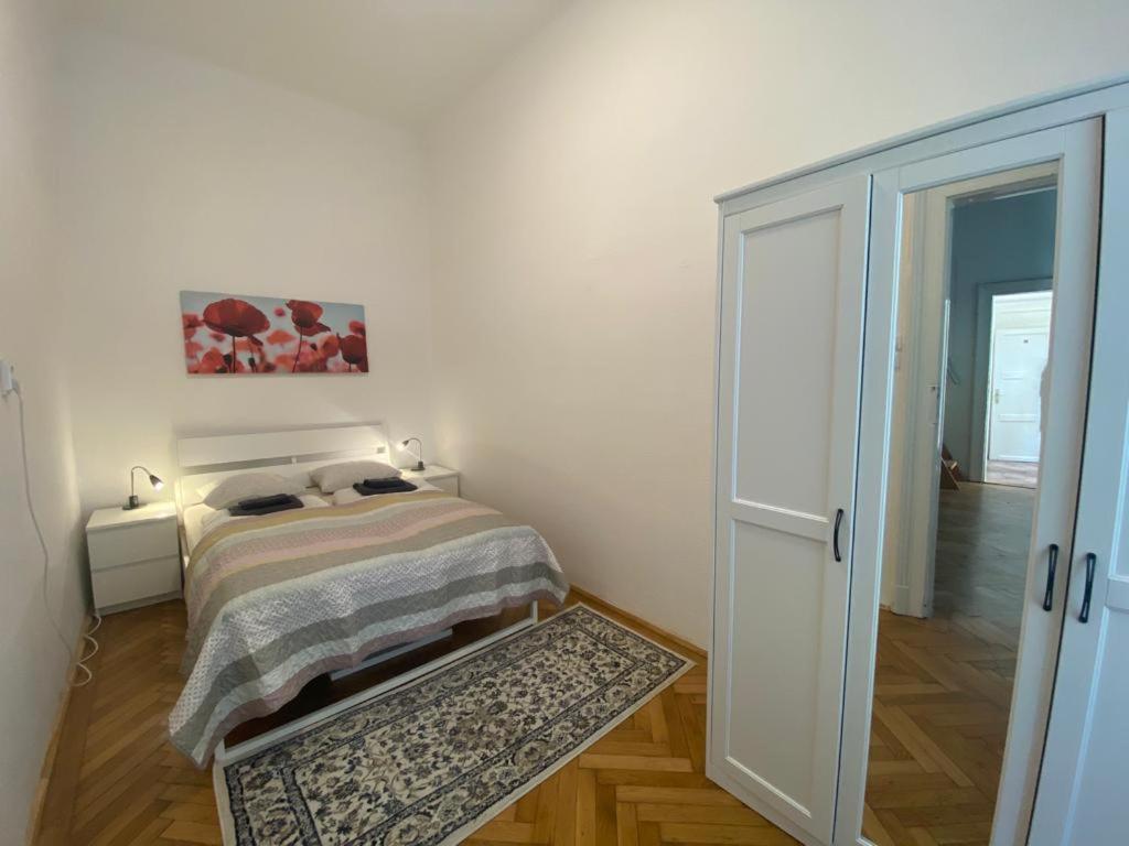 Ac With Free Parking At Acacia St, City Center Budapest Exterior photo
